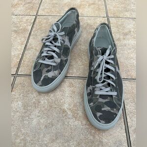 Common Projects Mens Achilles Low Camo Sneaker